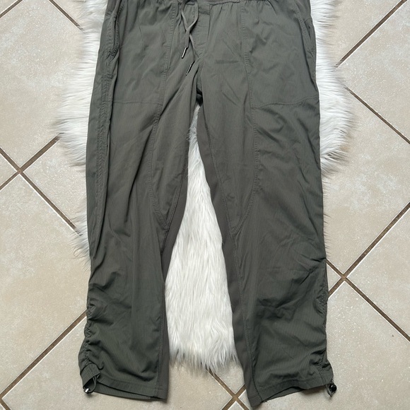 Lululemon Athletica Green Straight Leg Pants - Picture 1 of 8